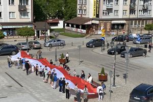 2 maja - Dzień Flagi i Dzień Polonii i Polaków poza granicami kraju