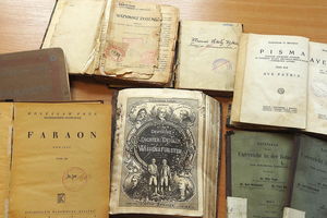 Stare książki znaleziono na poddaszu willi