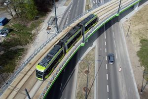 [WIDEO] Olsztyńskie tramwaje jeżdżą 270-metrową estakadą, 5 metrów nad ulicami