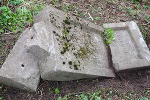 Nagrobki na cmentarzu Olędrów na Kępie Tarchomińskiej wyremontuje miasto