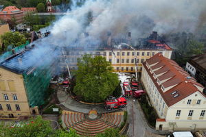 Płonie dach akademii w Gorzowie Wielkopolskim