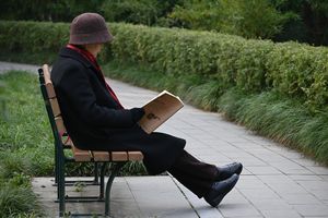 „Znikająca ławeczka”, czyli wykluczenie seniorów?