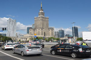 Taksówkarze apelują, by Rada Warszawy zajęła się podwyżką stawki przewozowej