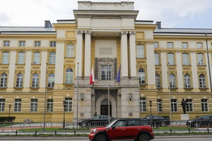 Rozlał nieznaną ciecz przed Kancelarią Prezesa Rady Ministrów w Warszawie