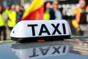 Warszawscy taksówkarze zapowiedzieli protest. Utrudnienia w rejonie Lotniska Chopina 