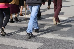 Nieuwaga pieszych czy kierowców? Na drogach powiatu olsztyńskiego doszło już do 13 wypadków z udziałem pieszych 