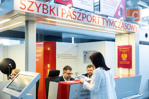 Prawie 15 tys. paszportów wydanych w ciągu roku na Lotnisku Chopina w Warszawie