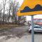 Wizja lokalna: Kuriozum na ul. Bajkowej. Zabrakło kawałka drogi [ZDJĘCIA]