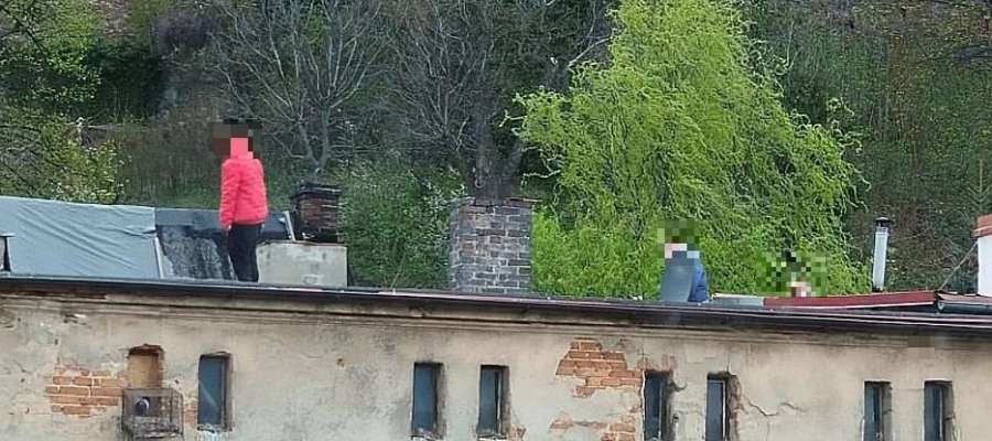 Stał na dachu gotowy, by z sobą skończyć.