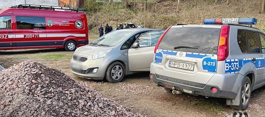 92-letnia mieszkanka Boguszowa, która nie informując rodziny o swoich planach, wyszła we wtorek około godziny 16:30 z miejsca zamieszkania i do nastania zmroku nie powróciła do domu.