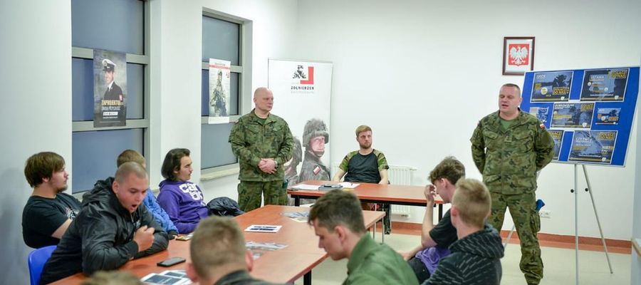 Wrocławianie otrzymują wezwania do stawienia się w Wojskowym Centrum Rekrutacyjnym