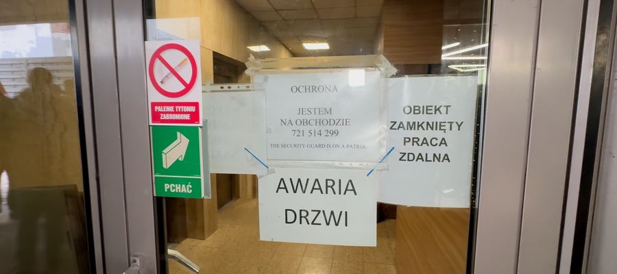 Awaria drzwi do biura PO