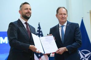 Szef MON podpisał umowę na nowe pociski dla Polski. To największy zakup