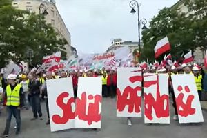 W Warszawie odbywa się demonstracja NSZZ 'Solidarność