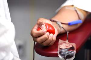 Latem spada liczba krwiodawców; apel o oddawanie krwi
