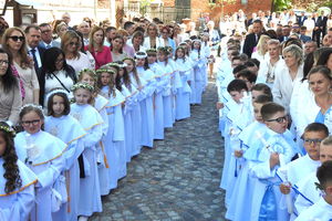 Białe święto dzieci pierwszokomunijnych z tomaszowej parafii