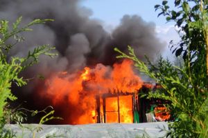 Dwie osoby poparzone w pożarze domków letniskowych w Siemianach 