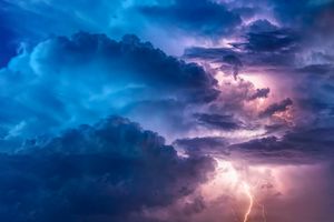 IMGW ostrzega przed burzami w środkowej Polsce