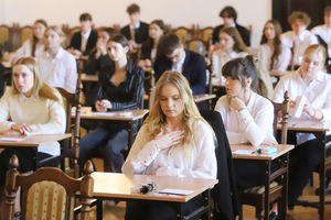 Egzaminem pisemnym z języka polskiego rozpoczęły się matury
