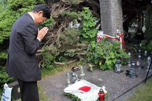 Nietypowa wizyta japońskiego ambasadora. Przyjechał specjalnie na grób bohatera