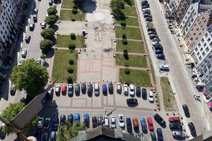Zmiany na Starym Mieście: Remont Placu Katedralnego i koniec z parkowaniem przy katedrze
