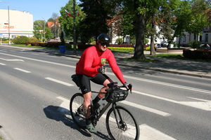 Ruszył w Polskę rowerem, by pomóc