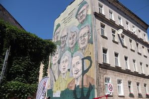 Patriotyczny mural w centrum Wrocławia. Przedstawia Powstańców Warszawskich