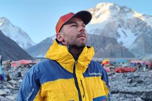 Piotr Krzyżowski zdobył Everest i Lhotse bez wspomagania tlenem i schodzenia do bazy