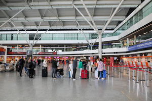 Na lotnisku Chopina wydano ponad 16 tysięcy paszportów tymczasowych 