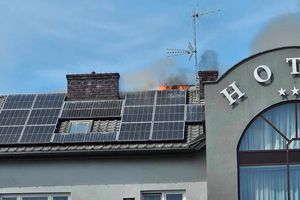 Pożar dachu hotelu w Płońsku