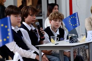 Dzień Europy świętowaliśmy z „Piątką”!  Dzieci i młodzież interesują się Unią Europejską