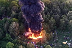 Płomienie strawiły składowisko odpadów na Dolnym Śląsku