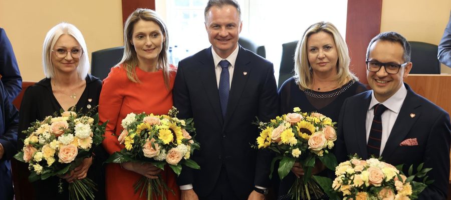 Na zdjęciu od lewej: Katarzyna Sobiech, Sylwia Jaskulska, Marcin Kuchciński, Maria Bąkowska, Robert Turlej