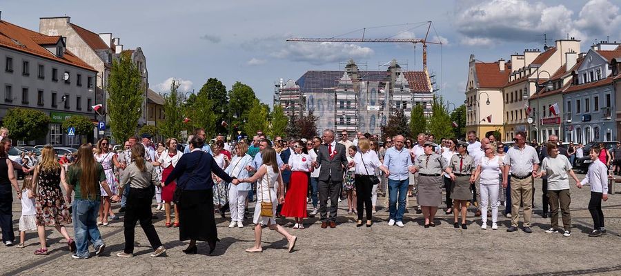 Polonezem uczcili Święto Narodowe Konstytucji 3 Maja
