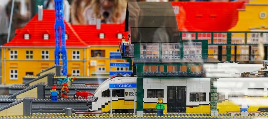 Legnicki dworzec kolejowy ma makietę z klocków Lego