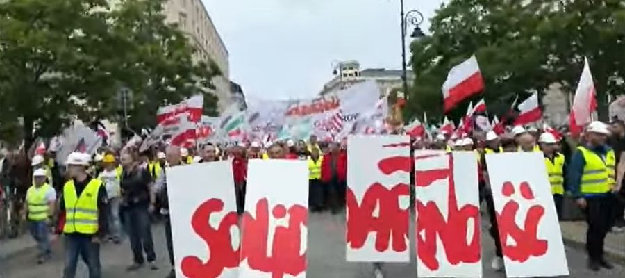 W Warszawie trwa protest przeciwko "Zielonemu Ładowi"