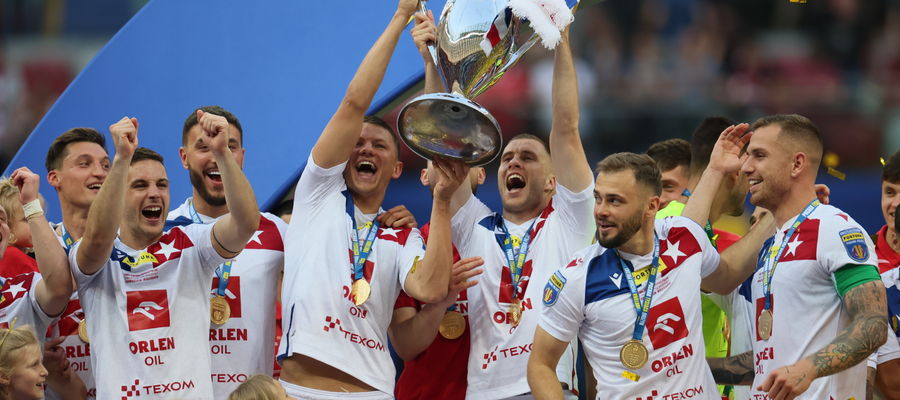 Piłkarze Wisły Kraków z Pucharem Polski