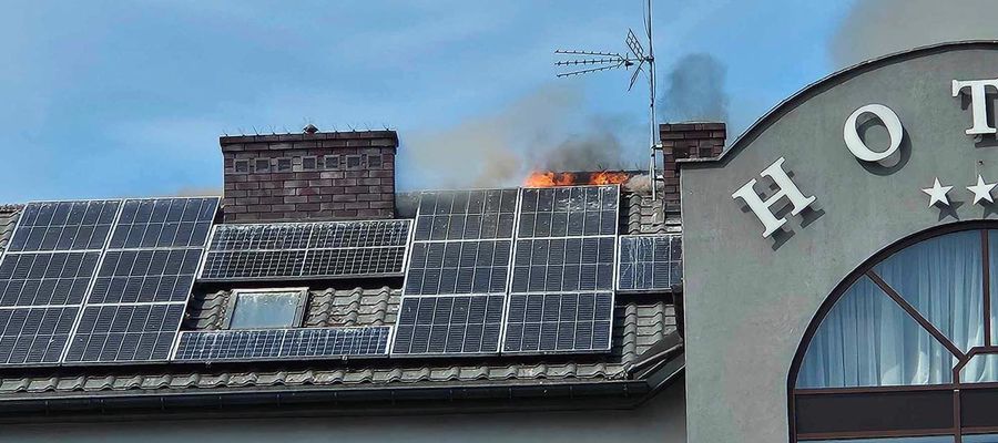 Pożar dachu hotelu w Płońsku