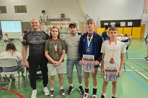 [ZDJĘCIA] Mnóstwo medali juniorów sekcji podnoszenia ciężarów LUKS Zamek Expom Kurzętnik