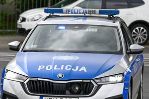 Policjant pomógł w dotarciu do szpitala poszkodowanemu w wypadku w pracy