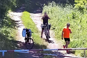 Przyjechali na rowerach na granicę polsko-rosyjską, żeby zrobić sobie zdjęcia 
