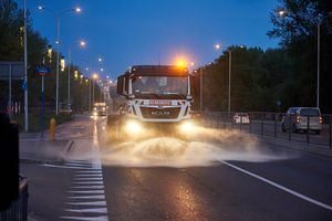 Woda z basenów posłuży do sprzątania ulic