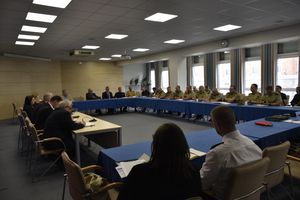 Dyskusja o bezpieczeństwie podczas posiedzenia Warmińsko-Mazurskiego Wojewódzkiego Zespołu Zarządzania Kryzysowego