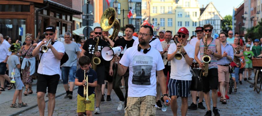  Elbląskie Święto Muzyki to impreza, której intencją jest integracja pasjonatów, ludzi kultury, twórców i odbiorców, mieszkańców Elbląga i turystów