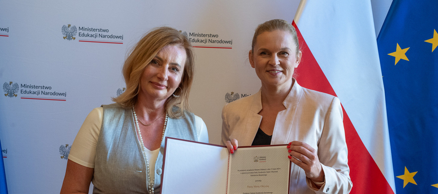 Marta Obrycka (L) i minister Barbara Nowacka