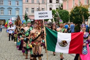 Przez Wrocław przeszedł barwny korowód zespołów folkorystycznych
