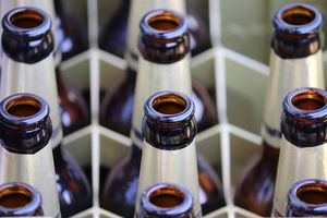 GIS ostrzega przed napojem piwnym ze względu na ryzyko wybuchu butelek