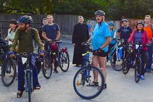 Rowerowi pielgrzymi jadą do Świętego Gaju