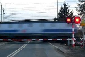 Zderzenie ciężarówki z pociągiem podmiejskim pomiędzy Ożarowem Mazowieckim a Błoniem