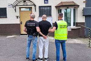 Przemytnik broni zatrzymany w Grzechotkach. Chciał z Polski wyjechać do Rosji